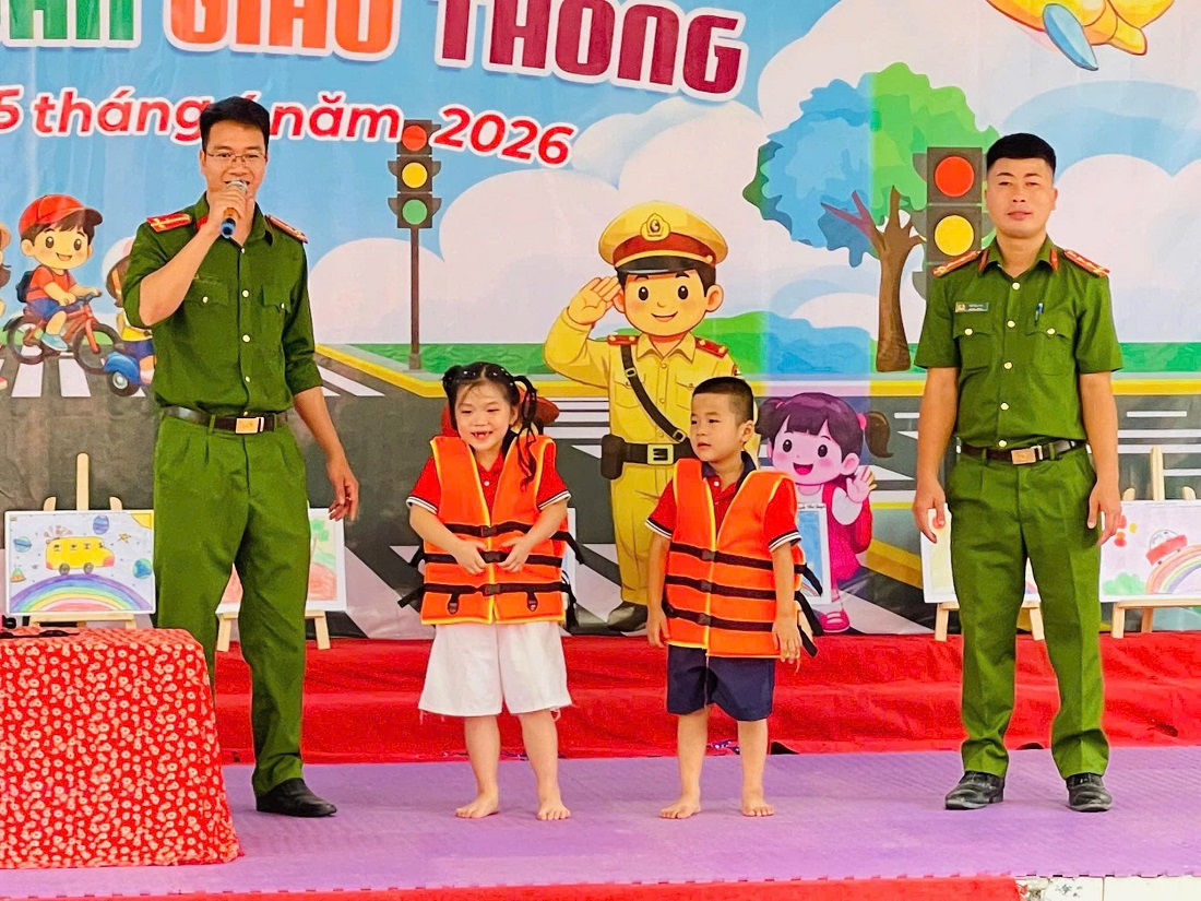 Công an phường Quỳnh Mai tổ chức chương trình 