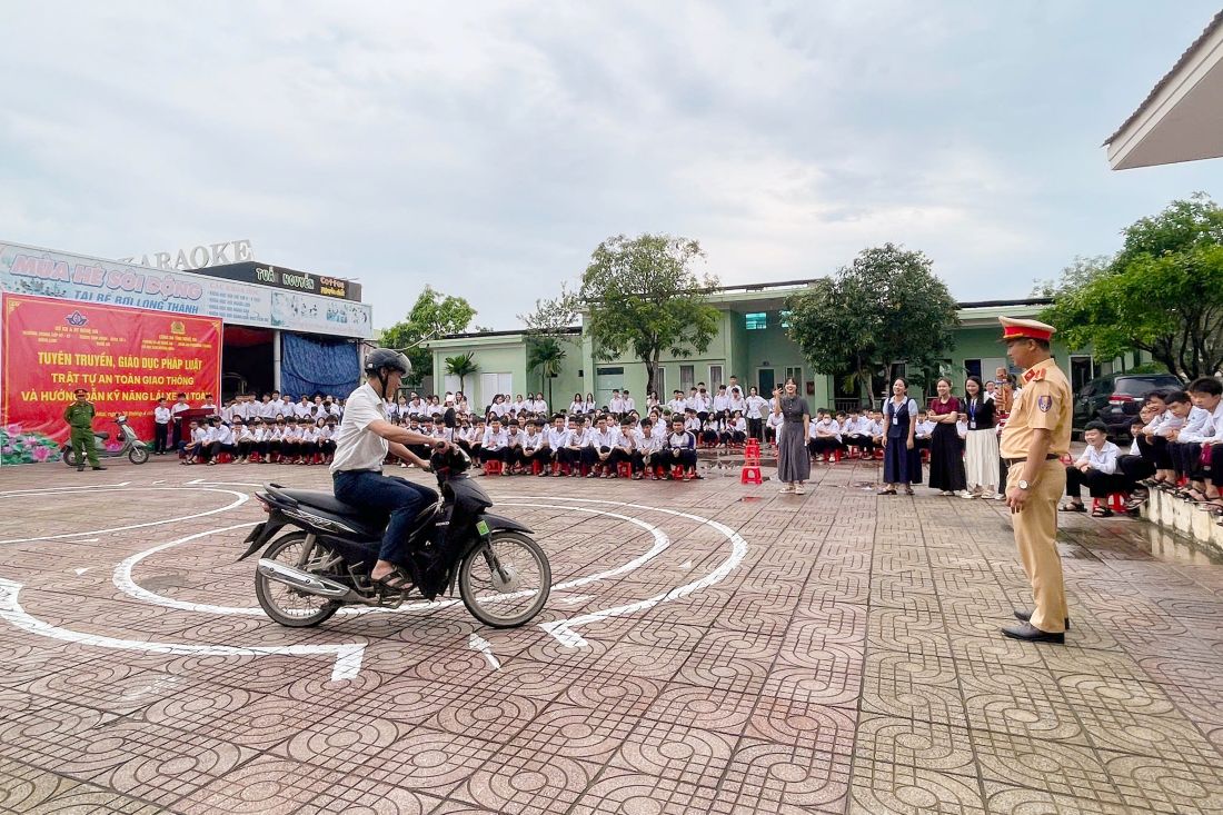 Phối hợp tuyên truyền ATGT và hướng dẫn kỹ năng lái xe an toàn