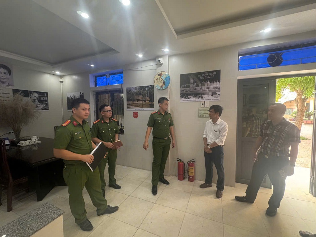 Kiểm tra việc bảo đảm an toàn phòng cháy, chữa cháy tại Trường THPT Nghi Lộc 3