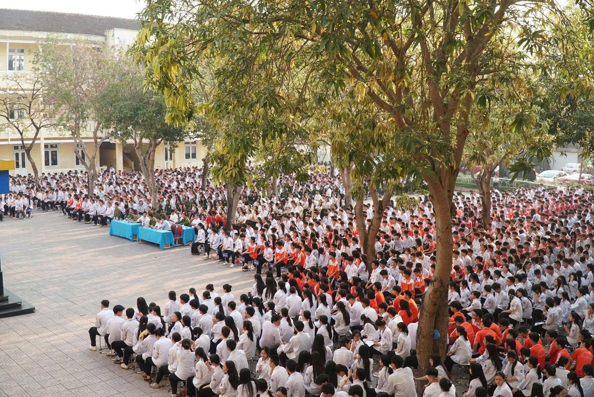 Toàn thể học sinh tham gia buổi lễ