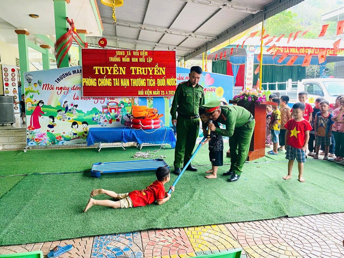 Hướng dẫn kỹ năng xử lý cho trẻ trong tình huống đuối nước