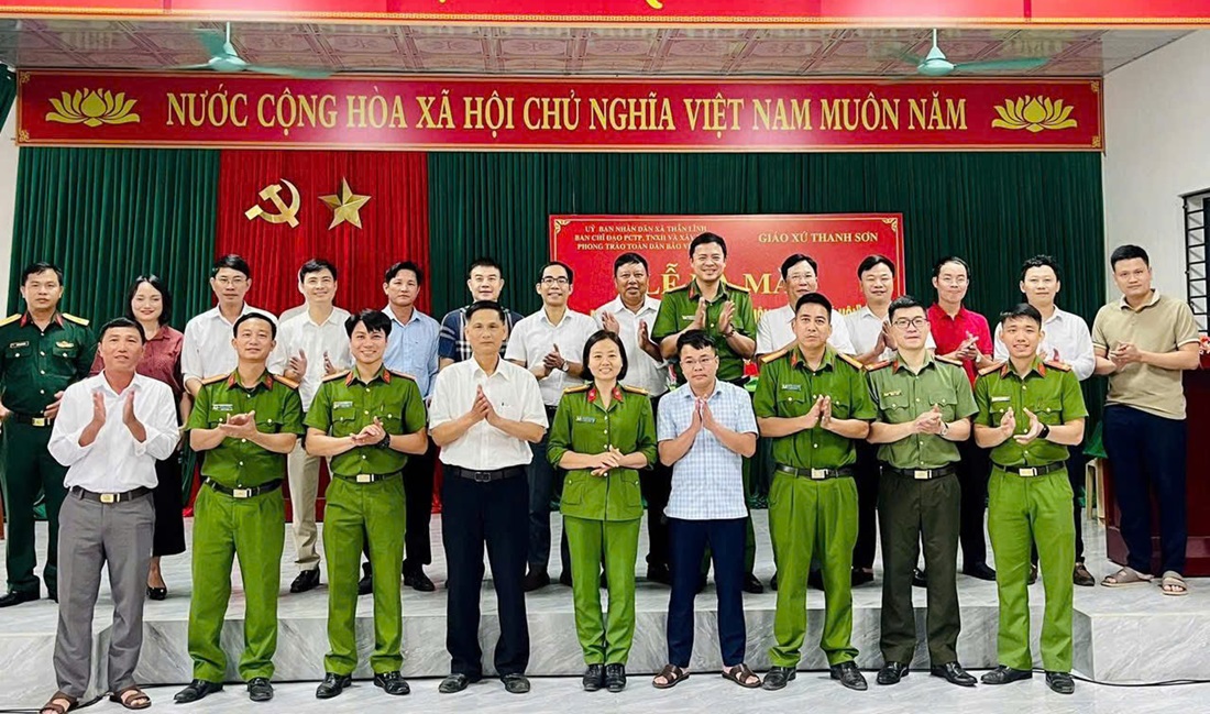Đại biểu tham dự buổi lễ