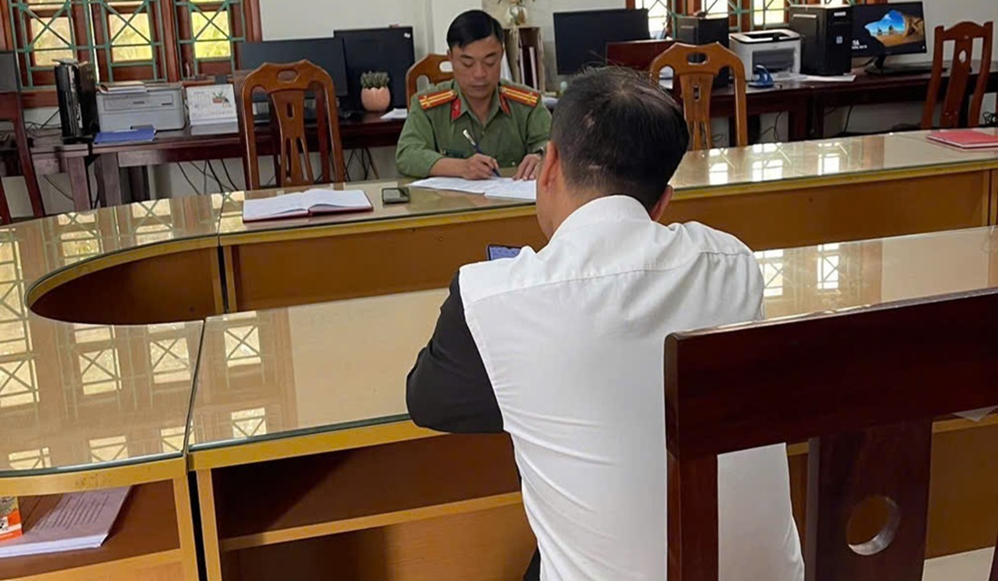 Công an xã Tân Kỳ làm việc với anh B.N.T