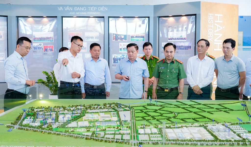 Bí thư Tỉnh ủy, Trưởng đoàn ĐBQH tỉnh thăm, kiểm tra tình hình hoạt động sản xuất, kinh doanh tại Công ty TNHH VSIP Nghệ An.