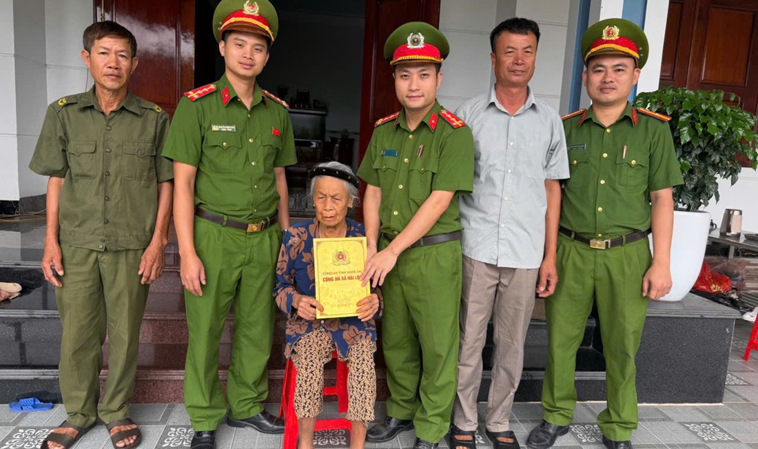 Hoạt động góp phần giáo dục truyền thống cách mạng, khơi dậy niềm tự hào dân tộc của cán bộ, chiến sĩ