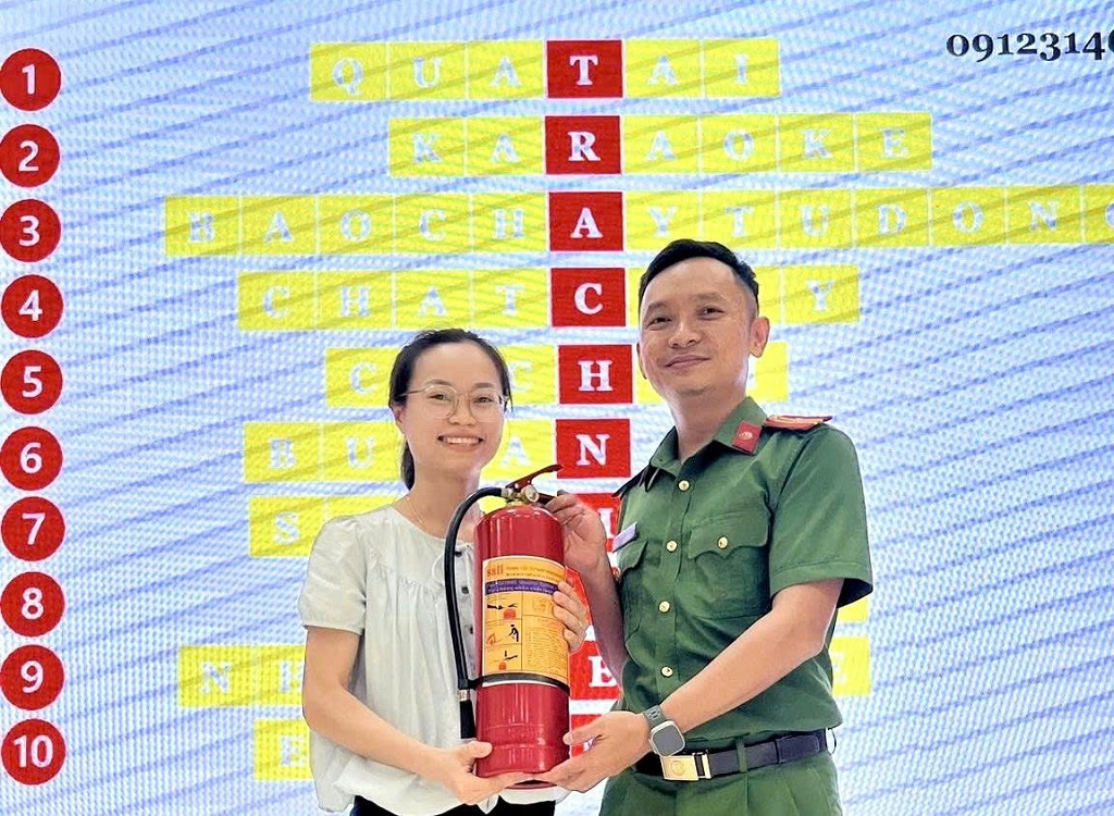 Hoạt động tuyên truyền trực quan, sinh động nhận được sự quan tâm, hưởng ứng tích cực của đông đảo người dân