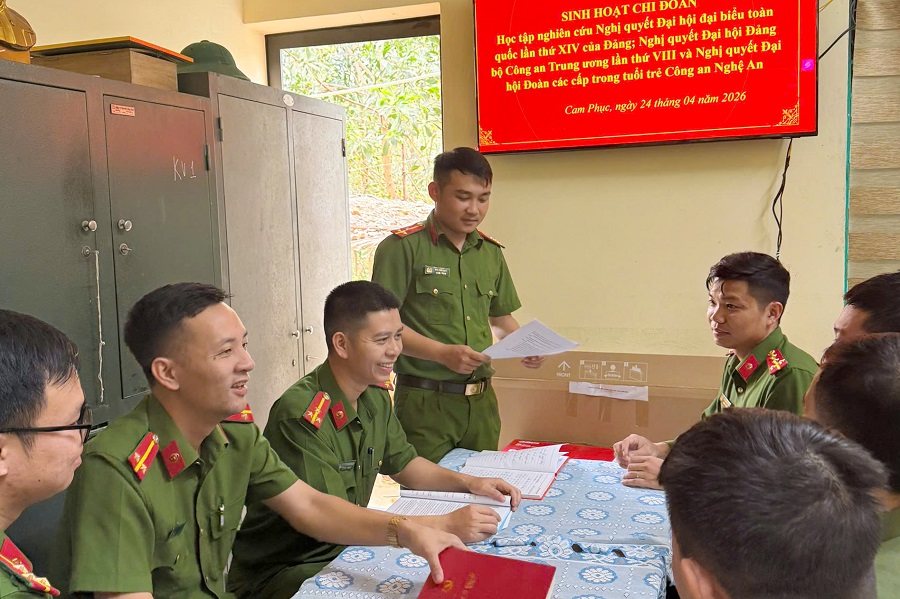 Công an xã Cam Phục học tập, quán triệt các nội dung trọng tâm của nghị quyết