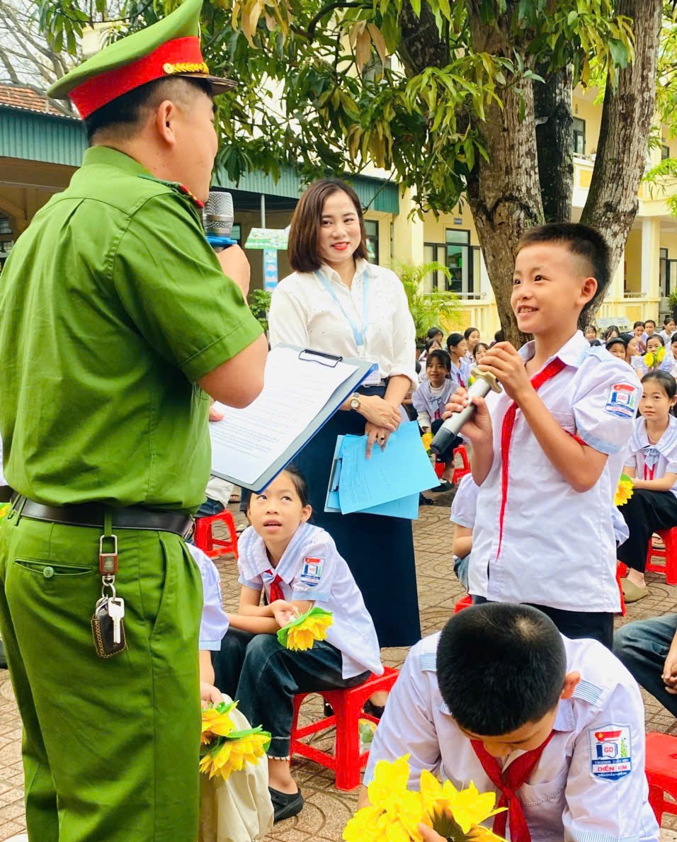 Học sinh hào hứng trả lời câu hỏi