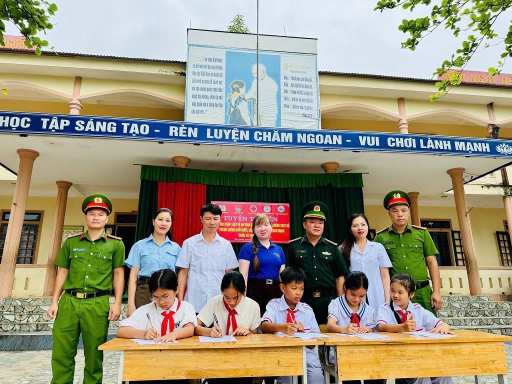Công an xã Kim Bảng tổ chức buổi tuyên truyền tại Trường Tiểu học Thanh Thủ
