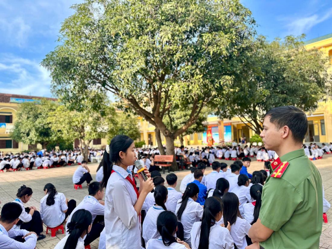 Học sinh hào hứng trả lời câu hỏi