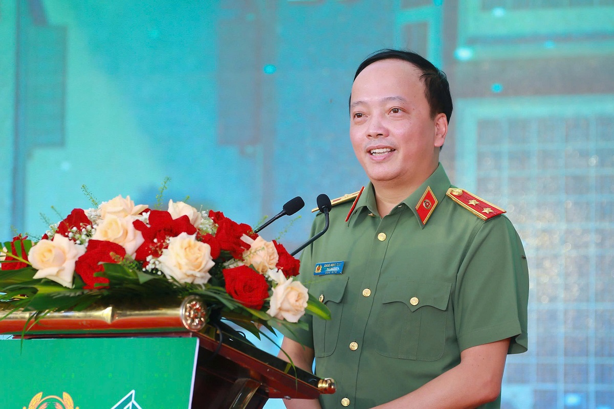 Đồng chí Trung tướng Đặng Hồng Đức, Ủy viên Ban Chấp hành Trung ương Đảng, Ủy viên Ban Thường vụ Đảng ủy Công an Trung ương, Thứ trưởng Bộ Công an phát biểu chỉ đạo tại buổi lễ