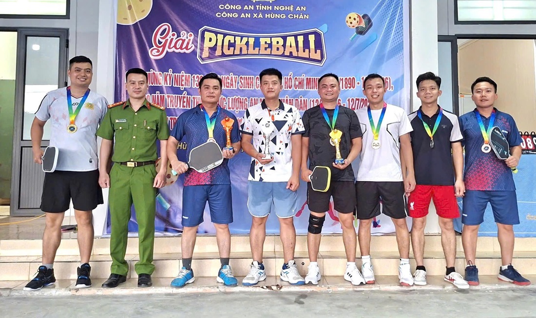 Công an xã Hùng Chân tổ chức giải Pickleball chào mừng các ngày lễ lớn