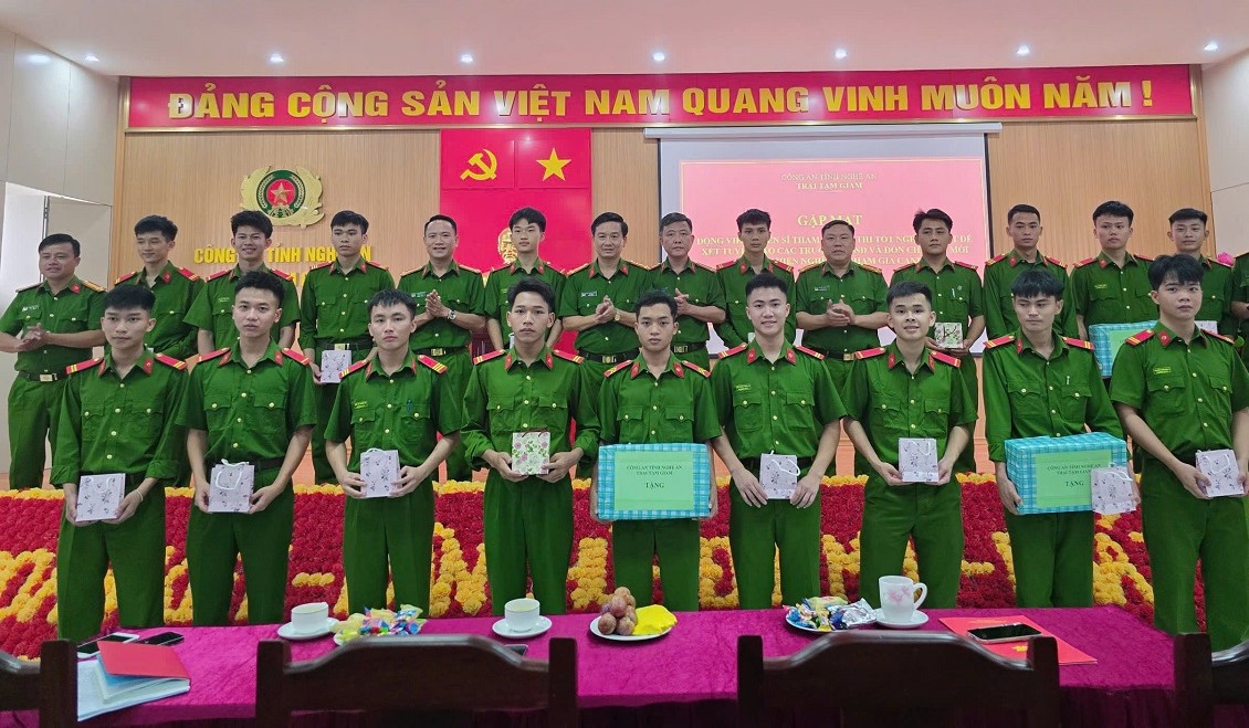 Trại Tạm giam gặp mặt, động viên chiến sĩ tham gia kỳ thi tốt nghiệp THPT năm 2026