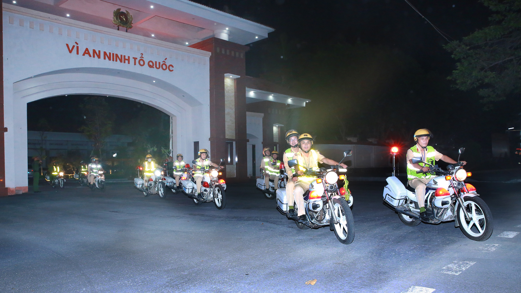 Ra quân cao điểm phòng ngừa, xử lý thanh, thiếu niên vi phạm an toàn giao thông và gây rối an ninh trật tự