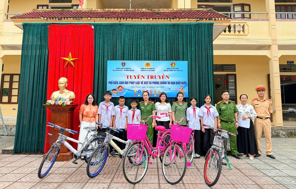 Công an xã Lam Thành tuyên truyền pháp luật về ATGT và phòng chống đuối nước