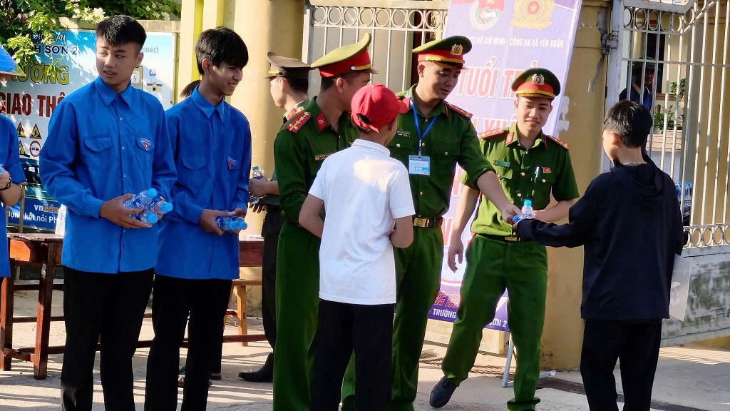 Tham gia tiếp sức mùa thi
