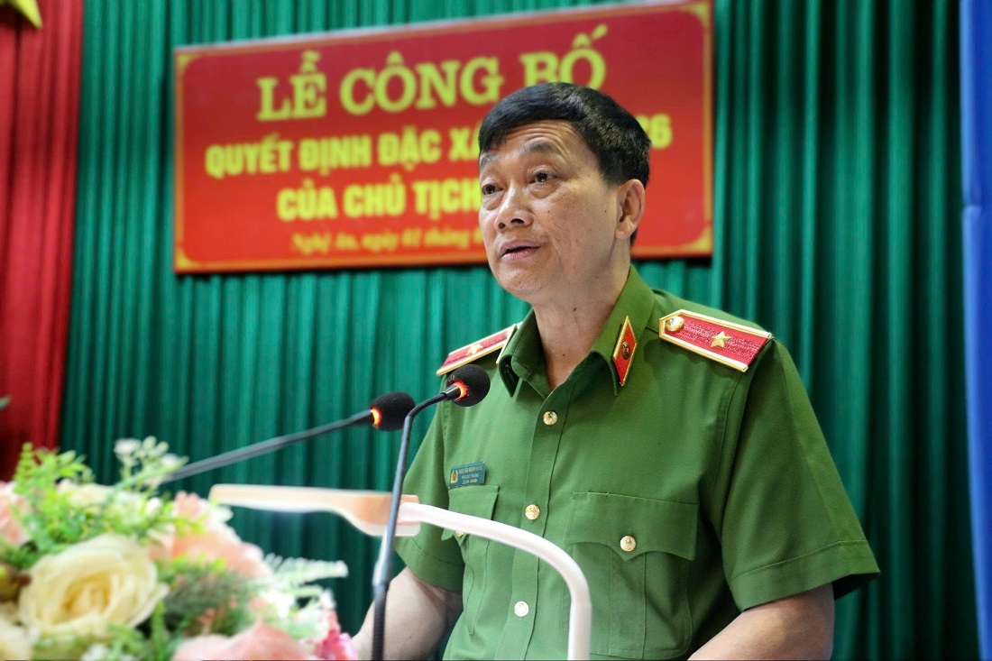 Đồng chí Thiếu tướng Nguyễn Mạnh Hùng, Phó Cục trưởng Cục Cảnh sát QLHC về TTXH phát biểu tại buổi lễ