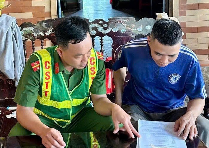 Chủ tiệm sửa xe ký cam kết