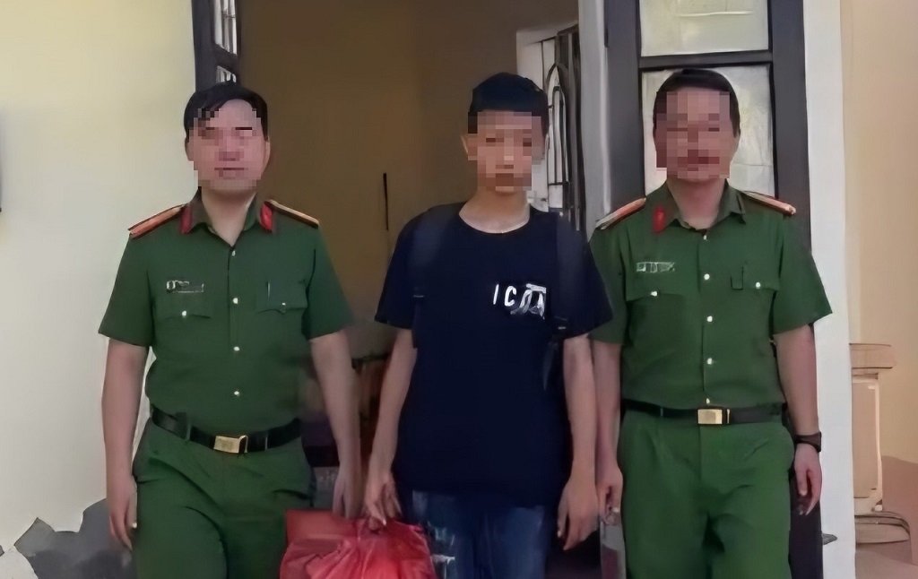 Công an phường Vinh Hưng hoàn tất thủ tục, bàn giao Đ. đến Trường Giáo dưỡng số 2 tại tỉnh Ninh Bình