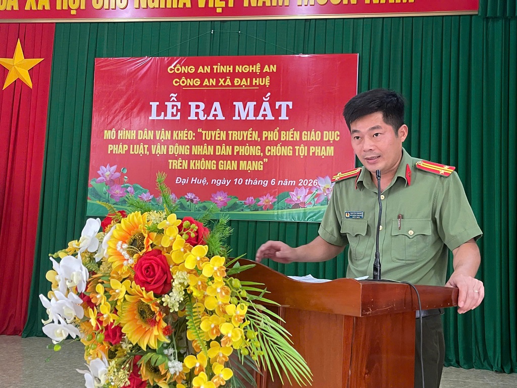 Đại diện Công an xã phát biểu