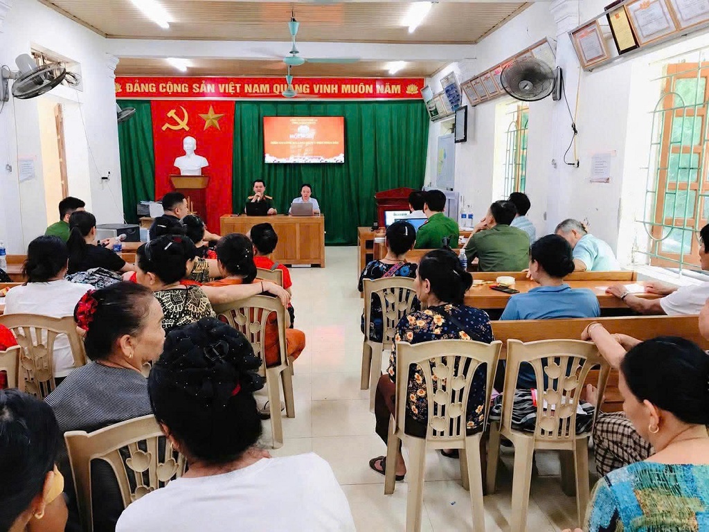 Tại diễn đàn