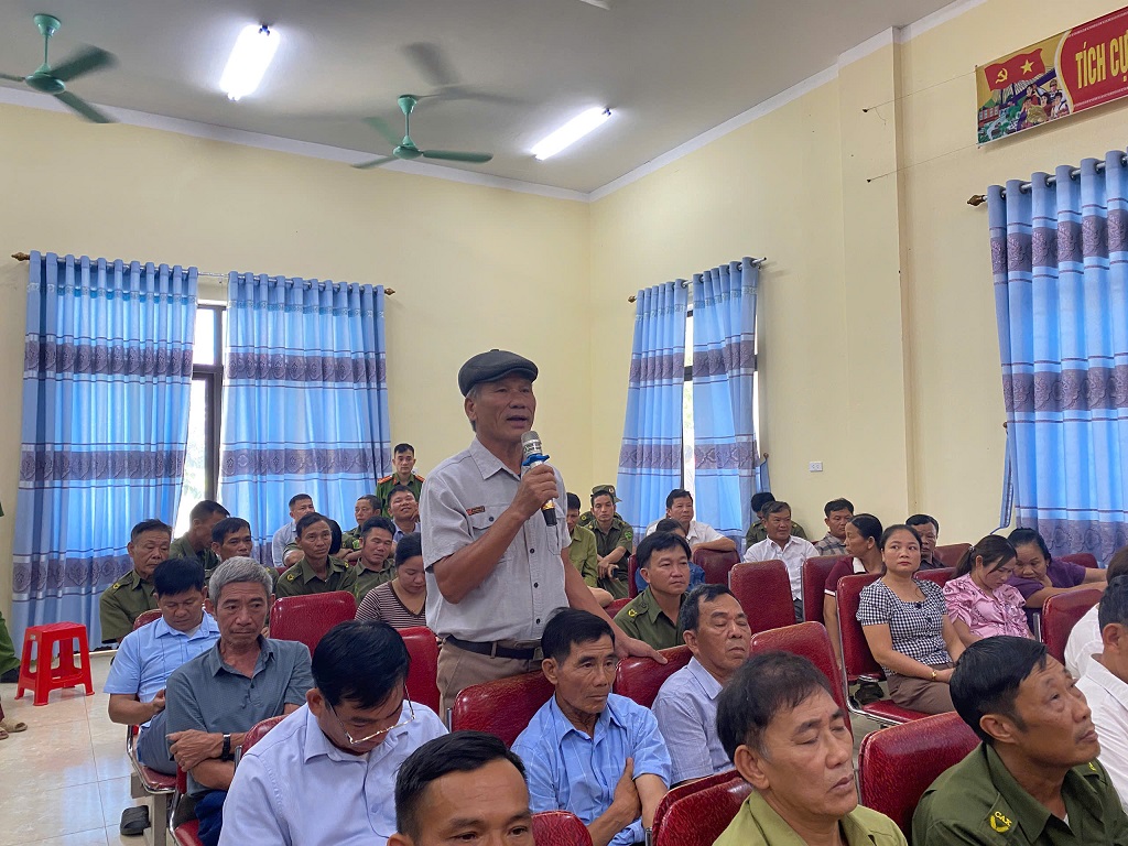 Người dân phát biểu ý kiến 