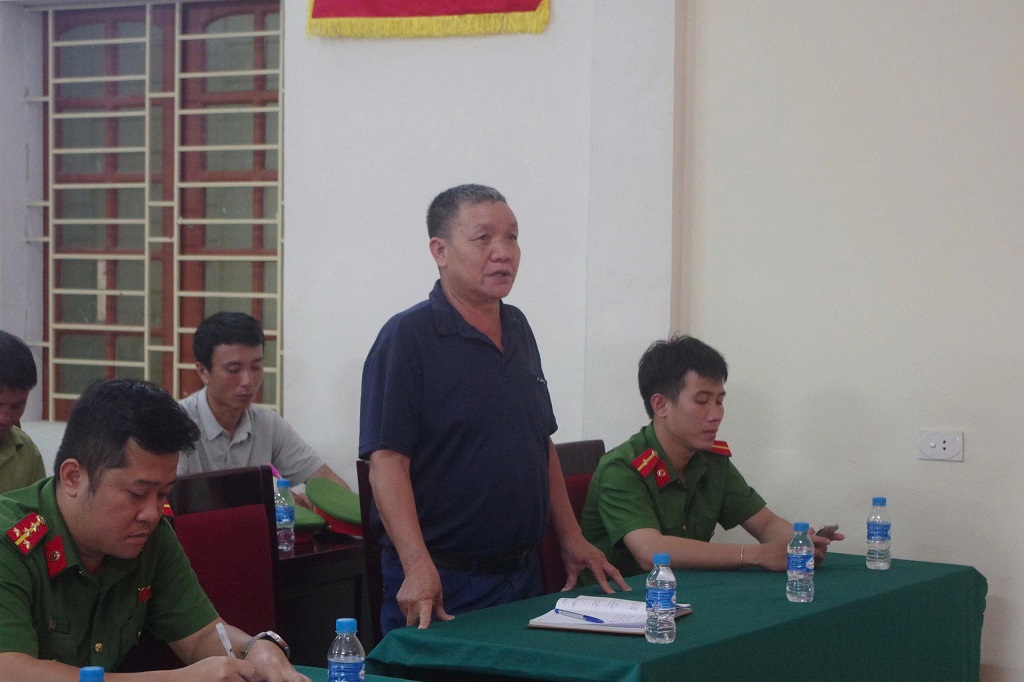 Người dân phát biểu ý kiến 
