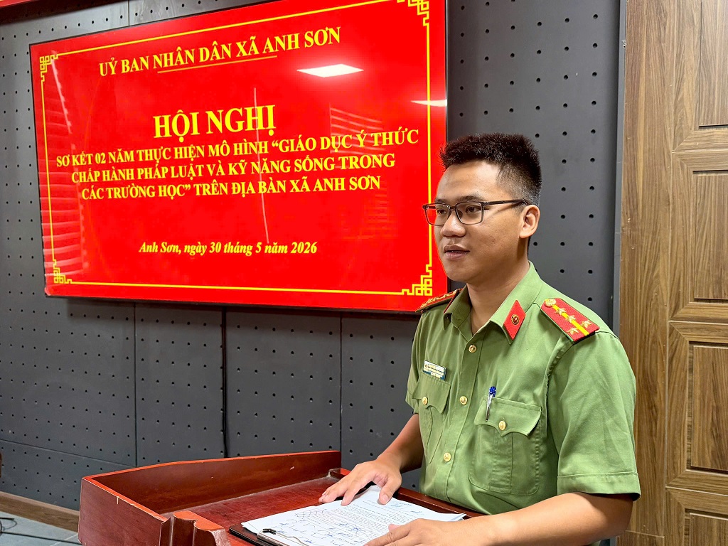 Công an xã phát biểu tại Hội nghị