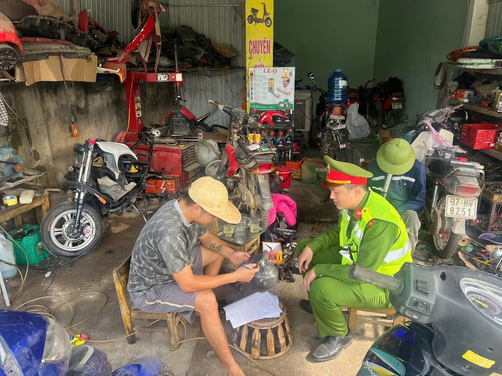 Chủ cơ sở ký cam kết chấp hành nghiêm quy định của pháp luật