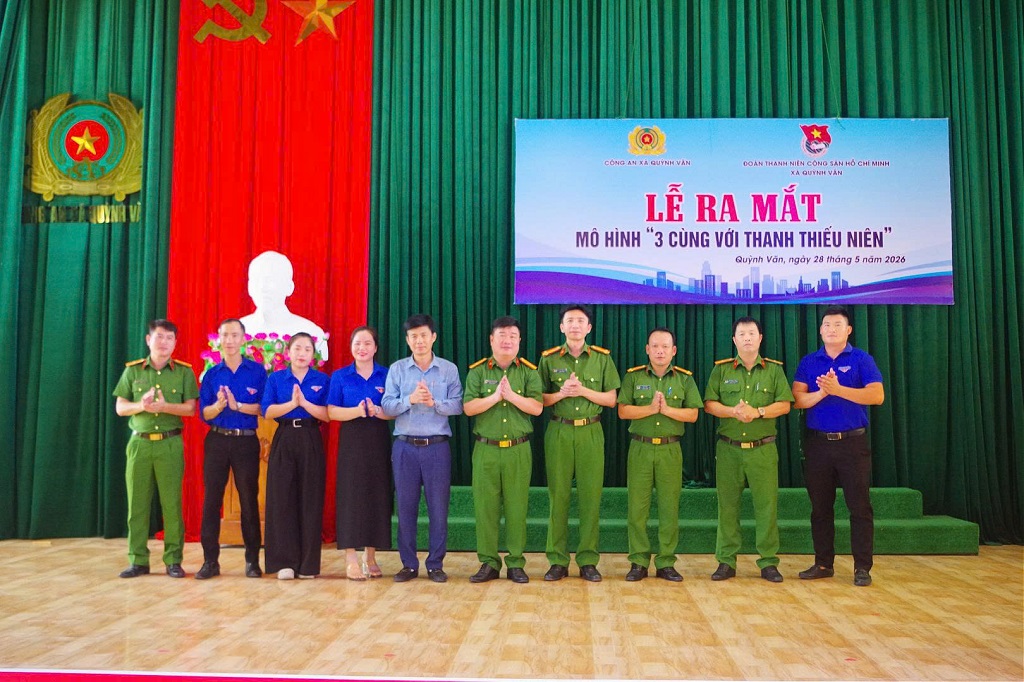 Công an xã phối hợp với Đoàn Thanh niên xã ký kết thực hiện mô hình