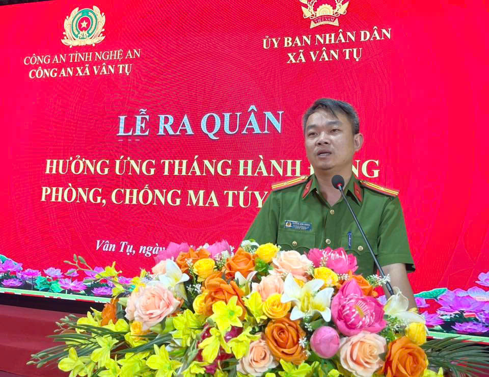 Công an xã phát biểu tại Hội nghị