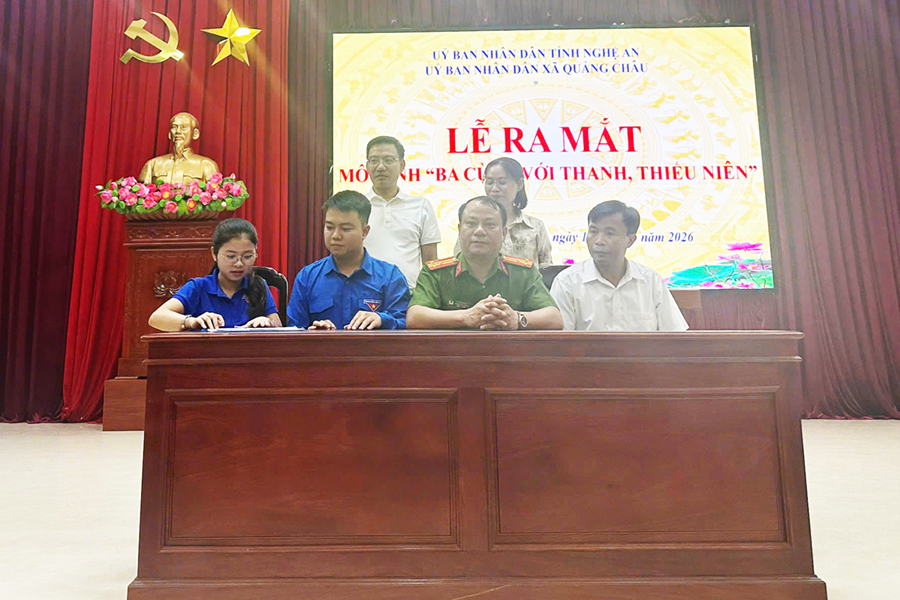 Ký cam kết thực hiện mô hình