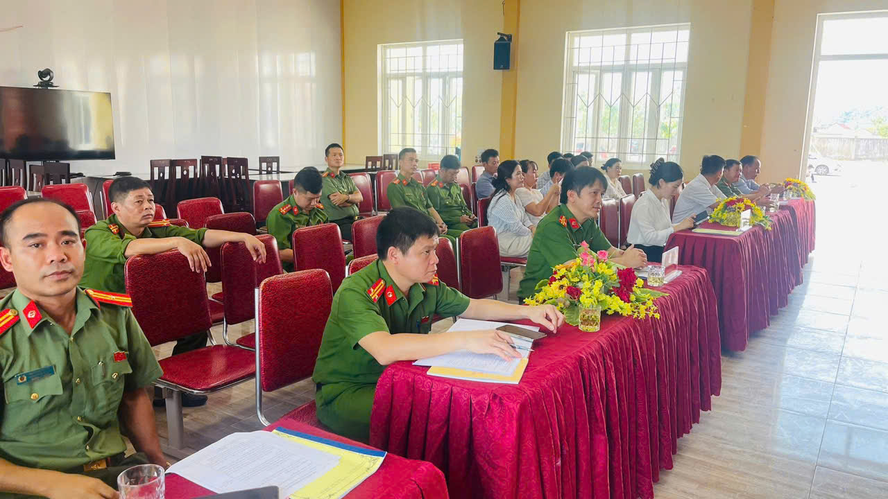 Đại biểu tham dự buổi lễ