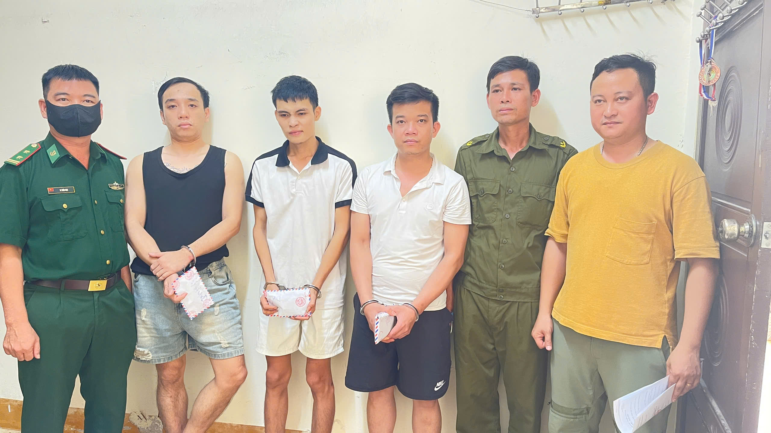 Các đối tượng bị bắt giữ