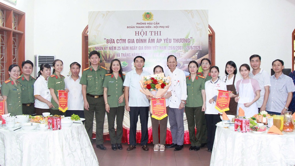  Ban Tổ chức trao 01 giải Nhất cho đội Nhà Nghỉ dưỡng 382; 01 giải Nhì cho đội Nhà khách Bông Sen; 02 giải Ba cho đội Tài chính và đội Hành chính - Quản trị và các giải phụ cho 04 đội
