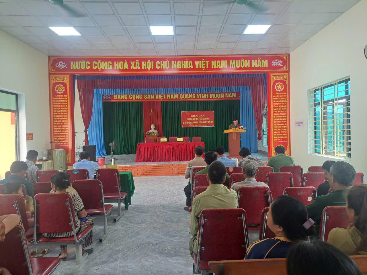Tại diễn đàn