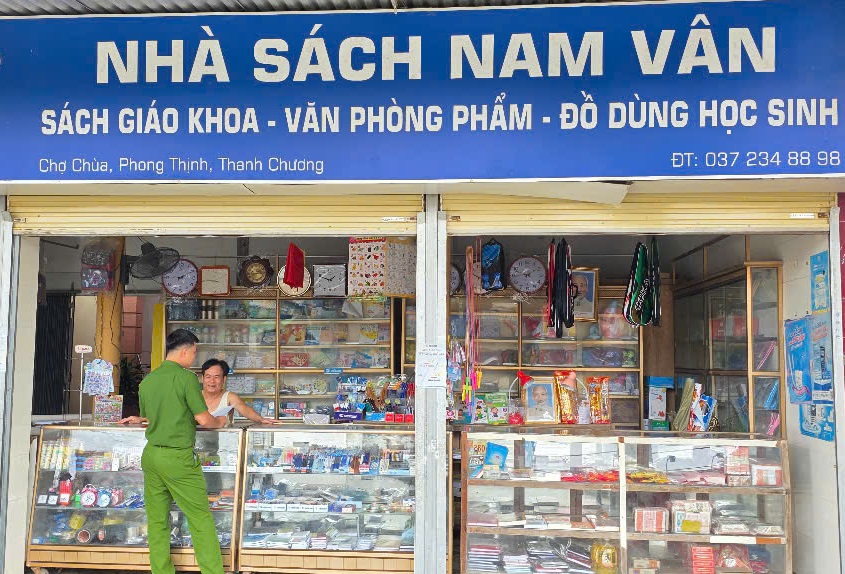 Công an xã Cát Ngạn đấu tranh phòng, chống vi phạm pháp luật về sở hữu trí tuệ