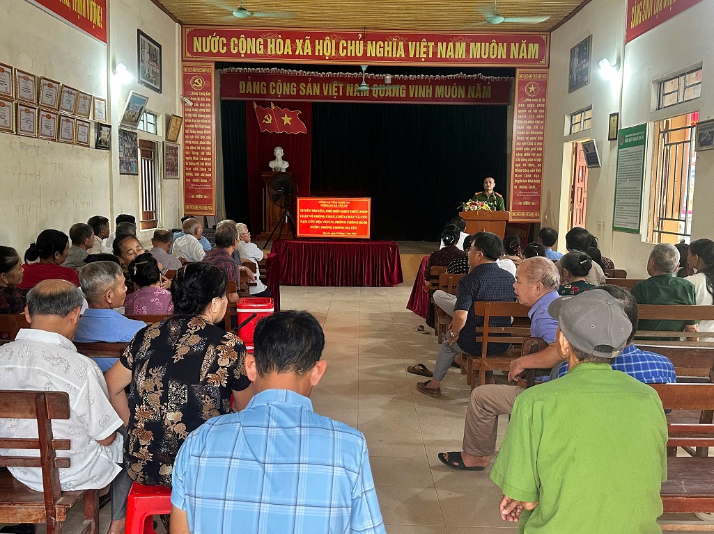 Công an xã Tân An tuyên truyền, phổ biến, giáo dục pháp luật cho người dân