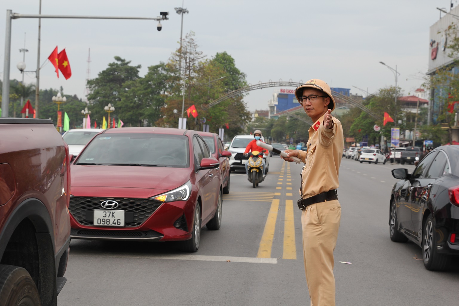 Che biển số, xịt sơn né phạt nguội: Hành vi cần lên án