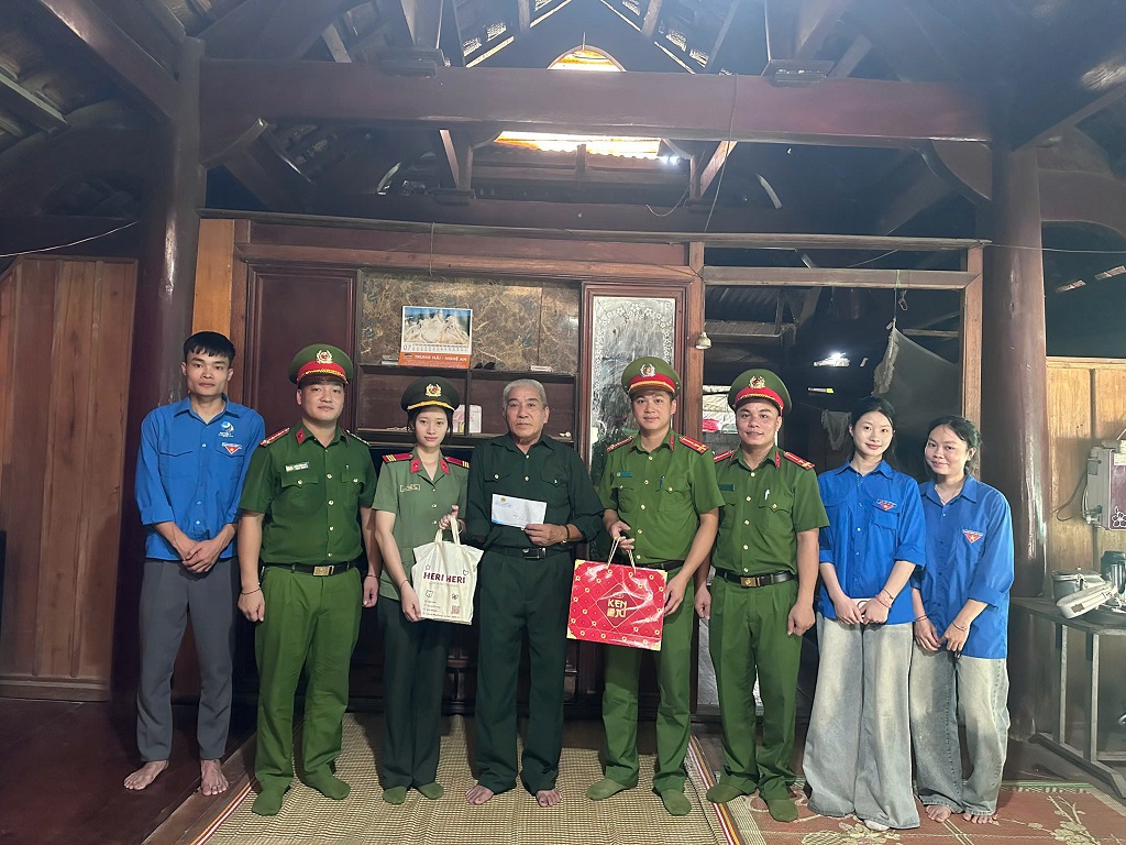 Công an xã Mường Ham tổ chức hoạt động 