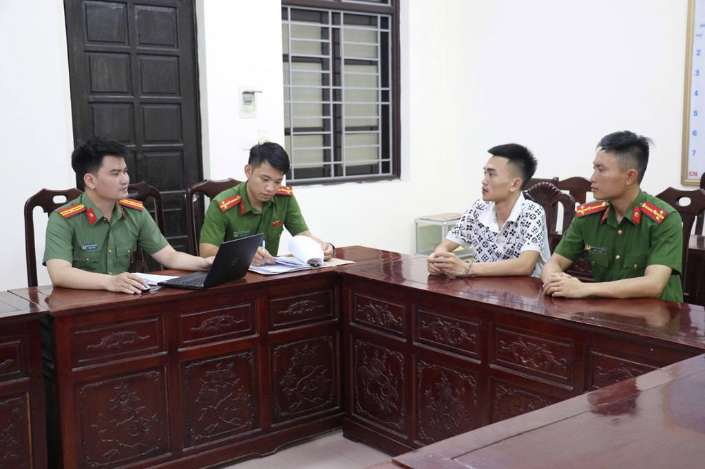 Cơ quan Công an làm việc với đối tượng Nguyễn Đình Hiếu