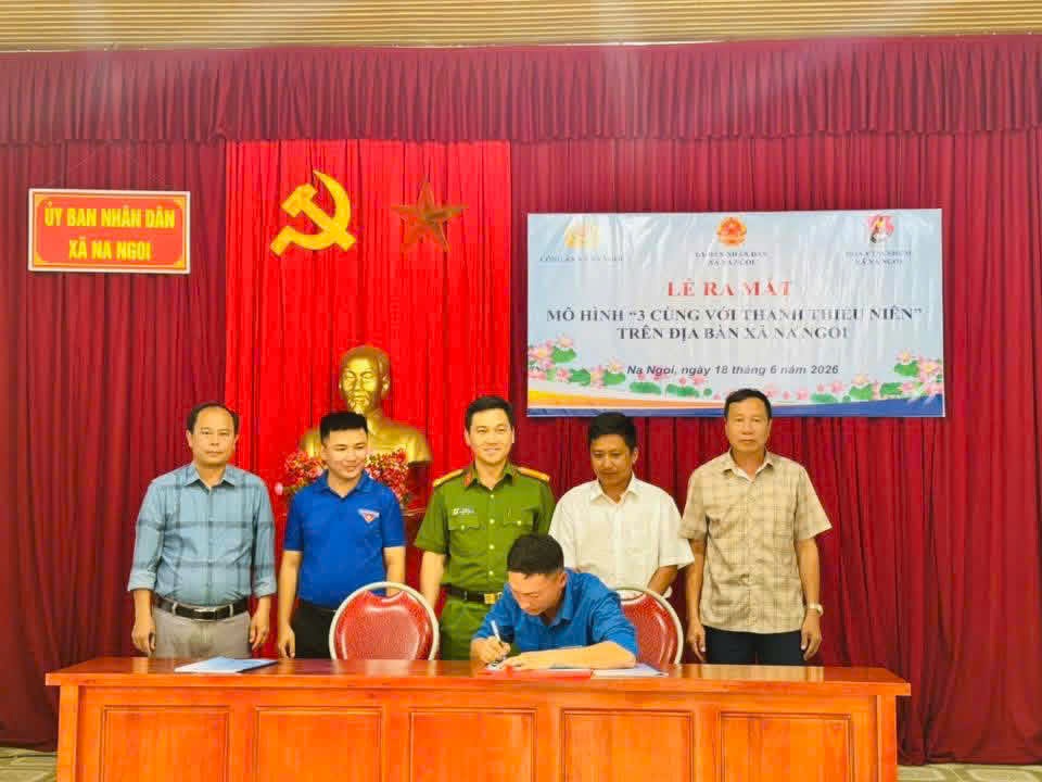 Xã Na Ngoi ra mắt mô hình “3 cùng với thanh thiếu niên”