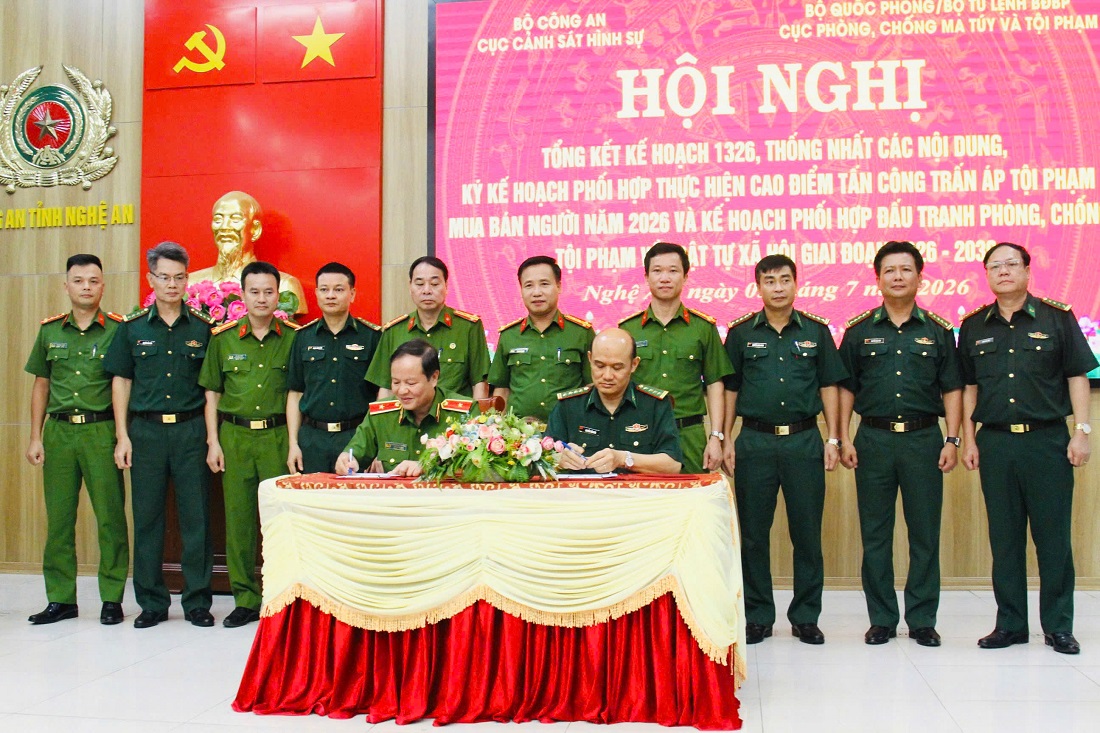 Lãnh đạo Cục Cảnh sát hình sự (Bộ Công an) và Cục Phòng, chống ma tuý và tội phạm Bộ Tư lệnh Bộ đội biên phòng (Bộ Quốc phòng) ký kết Kế hoạch phối hợp thực hiện cao điểm tấn công, trấn áp tội phạm mua bán người năm 2026