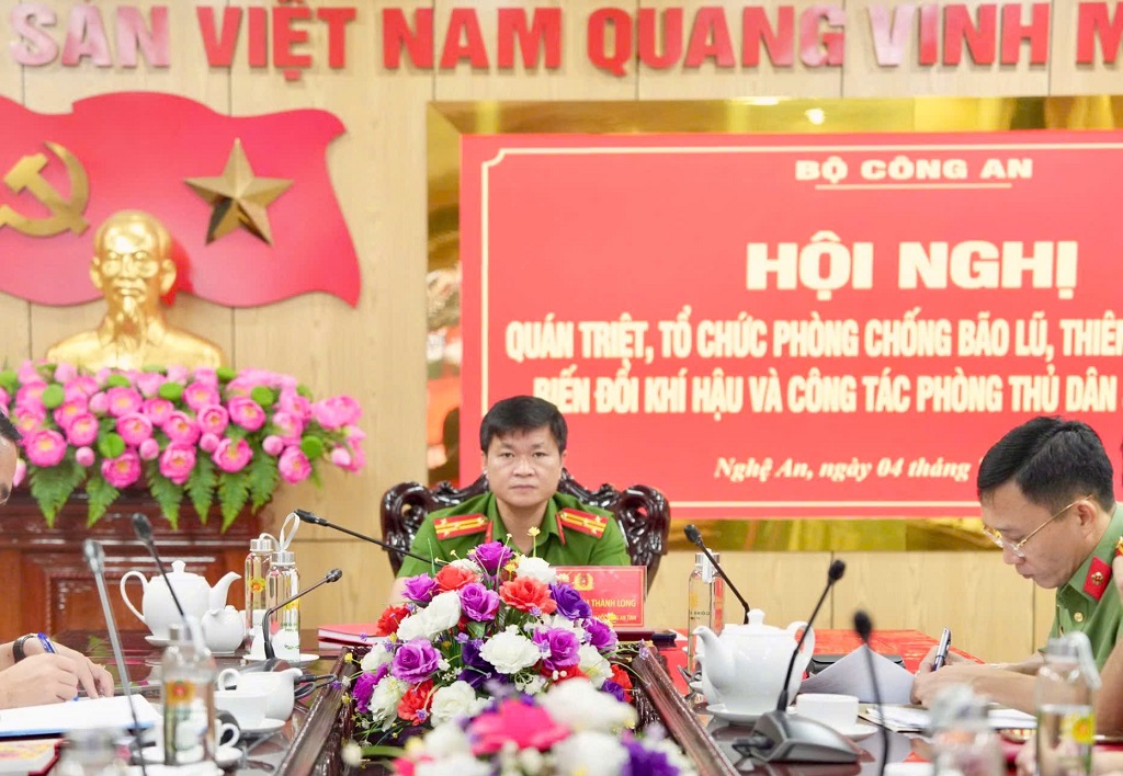 Thượng tá Phạm Thành Long, Phó Giám đốc Công an tỉnh chủ trì tại điểm cầu Công an tỉnh Nghệ An