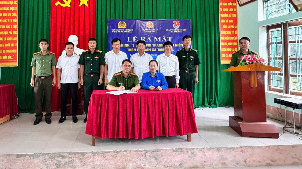Ký cam kết thực hiện giữa các thành viên tham gia mô hình