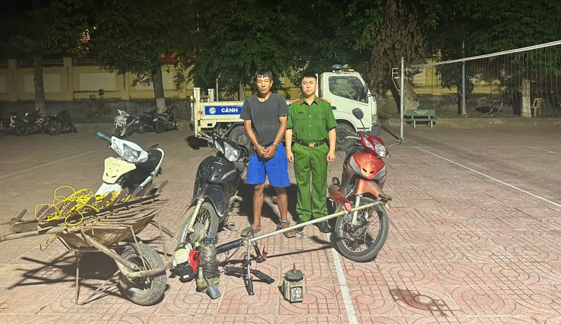 Đối tượng Lang Văn Kiên và tang vật 
