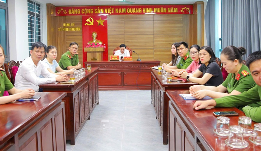 Công an xã Hưng Nguyên tham dự phiên tòa trực tuyến tuyên truyền, phổ biến pháp luật