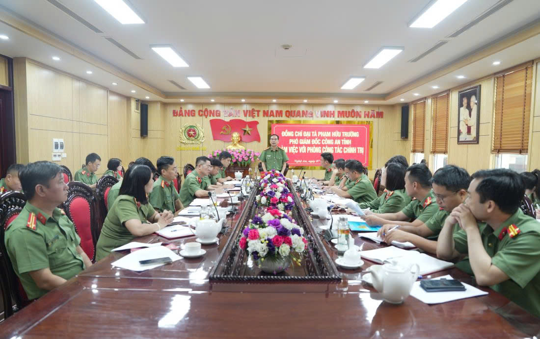 Toàn cảnh buổi làm việc