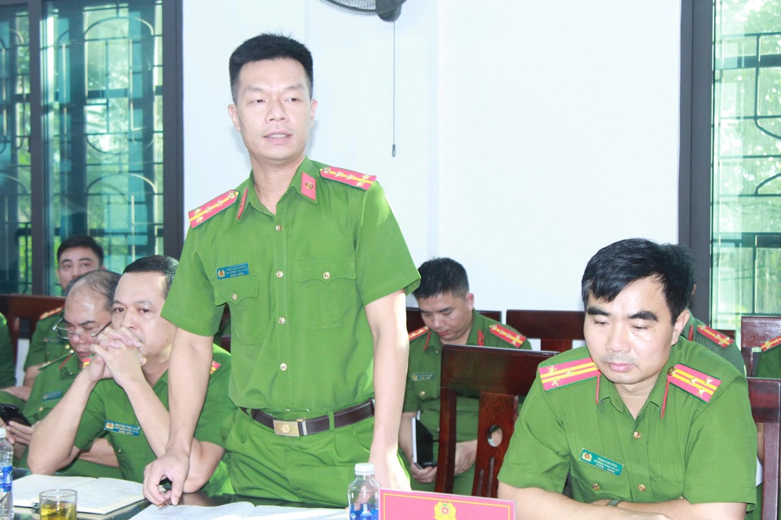 Chỉ huy, cán bộ Công an xã Xuân Lâm phát biểu