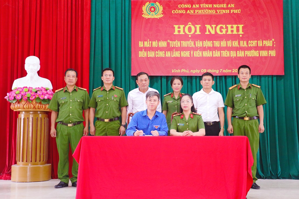 Ký cam kết thực hiện mục tiêu mô hình 